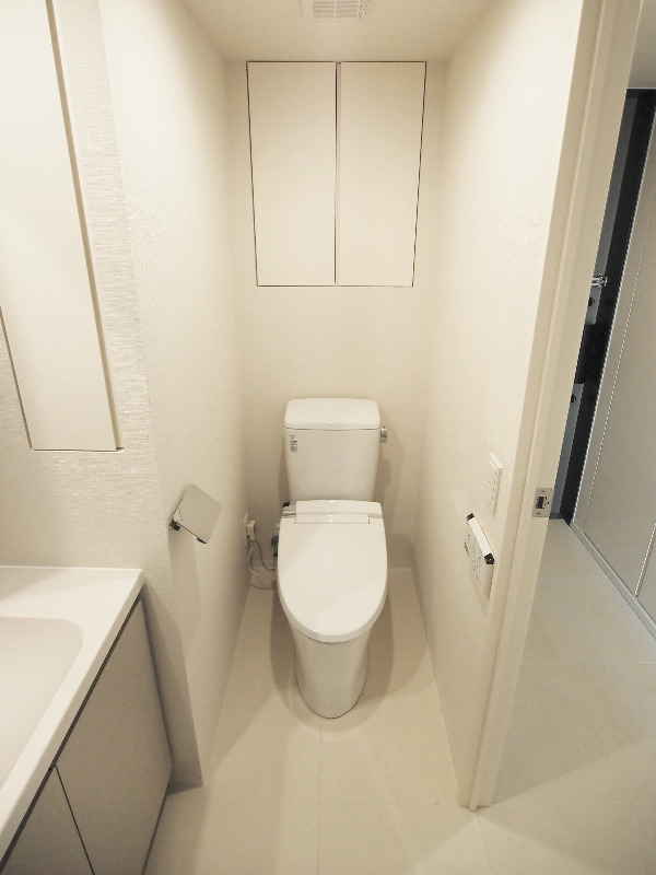 トイレ　独立トイレ（温水洗浄便座）※同タイプ参考写真