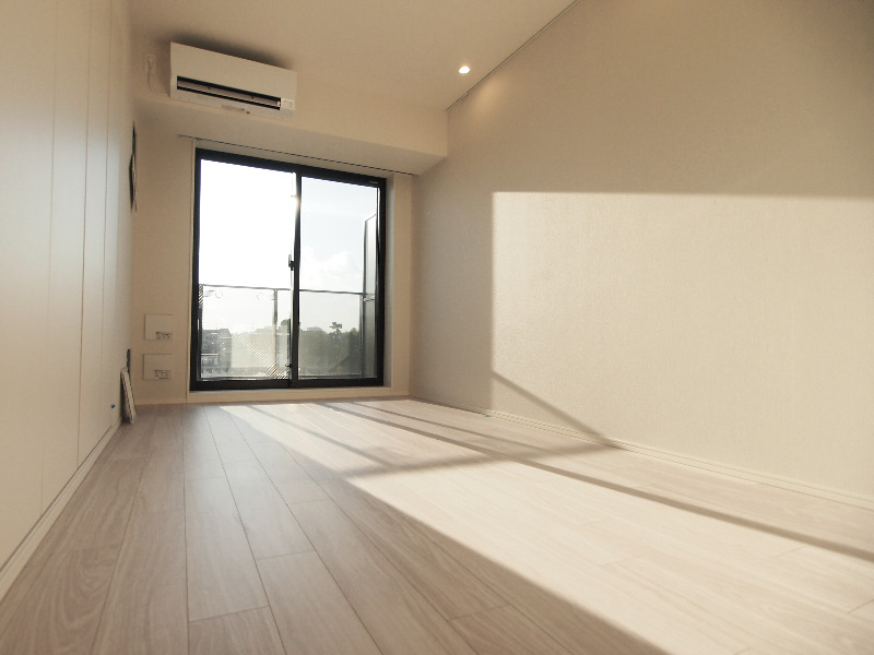 居室・リビング　【居室１０．２帖】南西向き※同タイプ参考写真