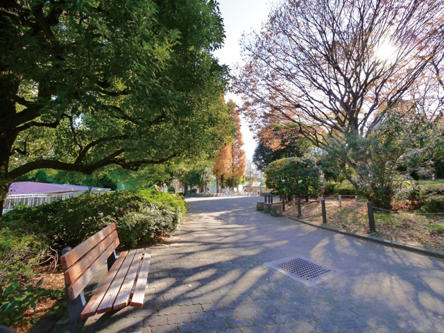 公園　目黒区民センター公園（公園）まで555m
