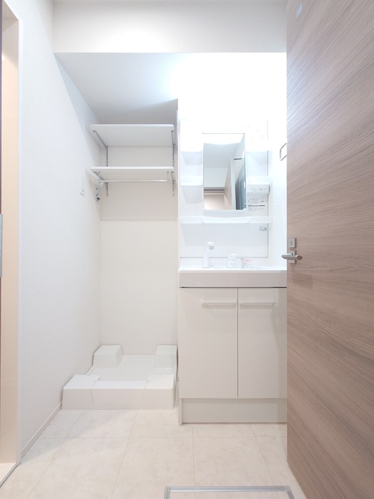 洗面設備　コンパクトで使いやすい洗面所