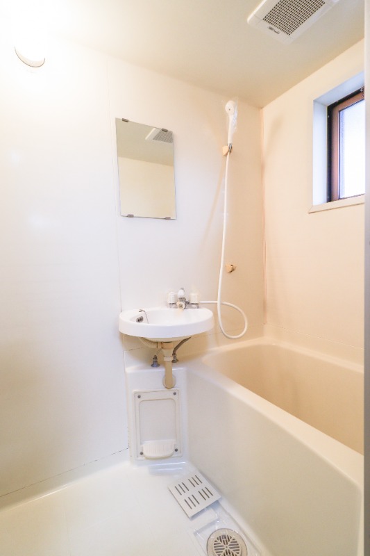 バス・シャワールーム　図面と現状に相違がある場合には現状を優先