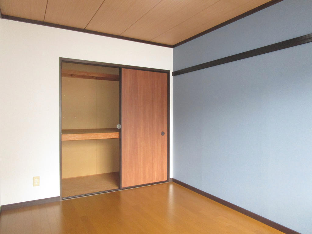 収納　東居室　陽当たり〇