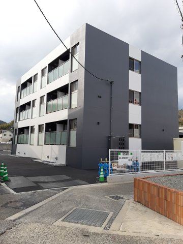 建物外観　現況が相違する場合は現況を優先致します。