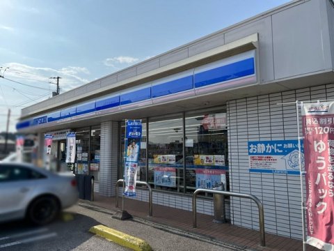 コンビニ　ローソン 高知薊野東町店（コンビニ）まで585m