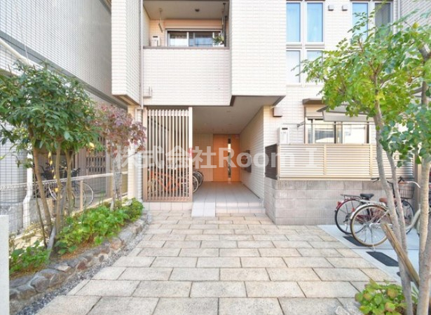 エントランス　落ち着いたエントランスです