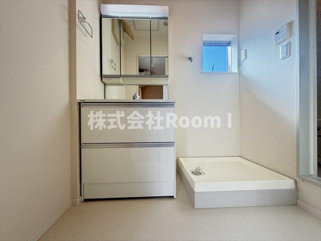 洗面設備　ゆったりとスペースのある洗面所