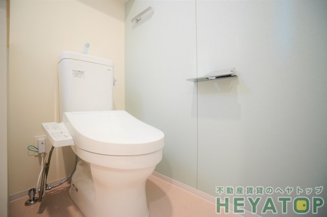 トイレ　温水洗浄便座