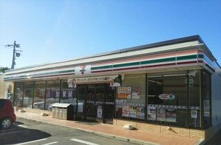 コンビニ　セブンイレブン（コンビニ）まで1300m