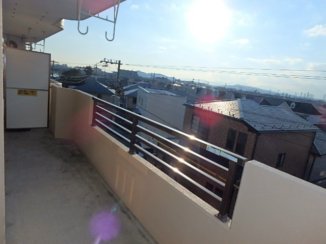 バルコニー　日当たり良好なバルコニー
