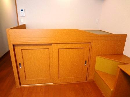収納　上部はベッドになります。
