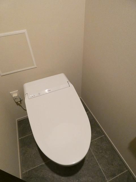 トイレ　同タイプ部屋　参考写真です