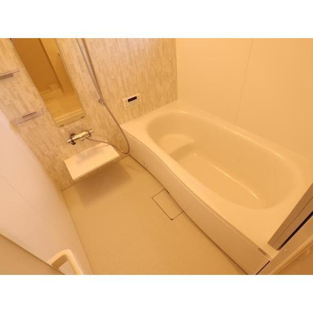 バス・シャワールーム　同タイプ部屋の画像です（仕様・設備等異な