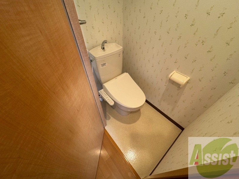 トイレ　こちらはトイレです。清潔感があり、安心して使用できます。