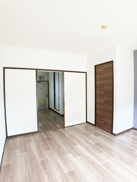 居室・リビング　※補修前の参考画像の為、設備等は現況優先。