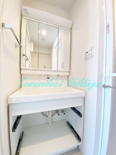 洗面設備　嬉しい三面鏡の洗面台♪