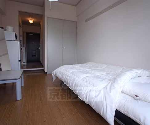 居室・リビング　家具・家電そろったお部屋です。