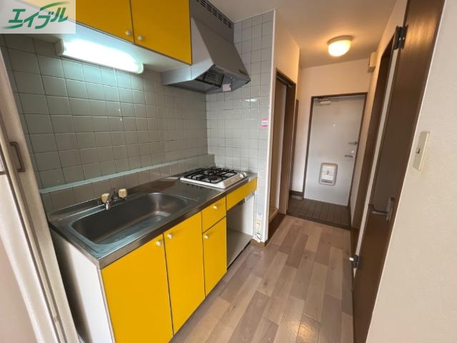 キッチン　キッチンから玄関