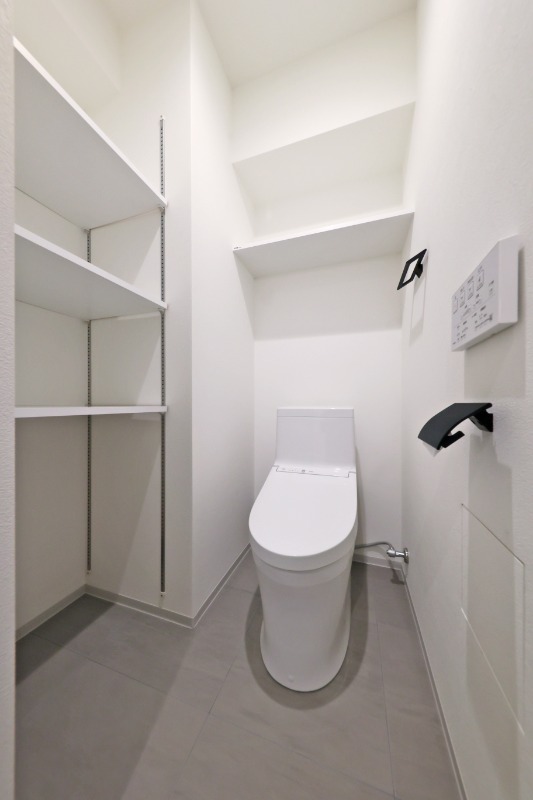 トイレ　温水洗浄便座付トイレ※同タイプ参考写真