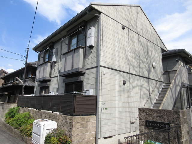 エントランス　閑静な住宅地にあります