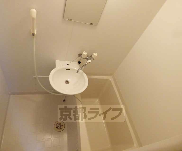 バス・シャワールーム　バスルームです。