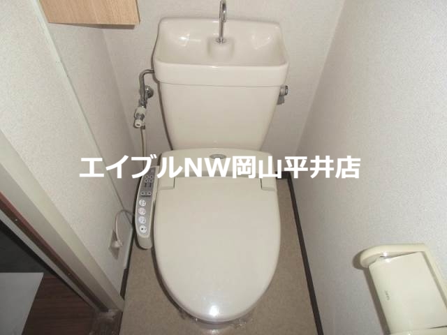 トイレ　同物件別部屋の写真です