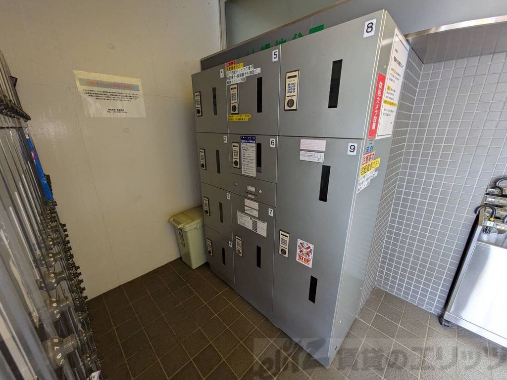 ロビー　宅配ボックス