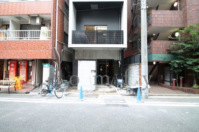 エントランス　正面入り口