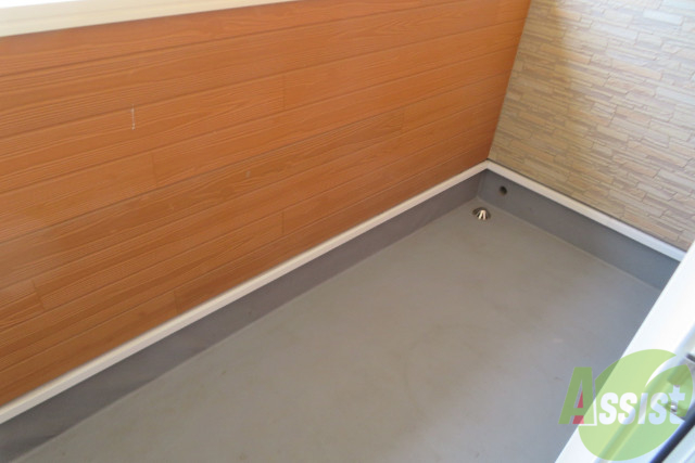 バルコニー　バルコニーは幅があり、広い印象を受けました。