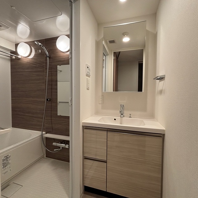 洗面設備　※写真は同タイプ住戸です。