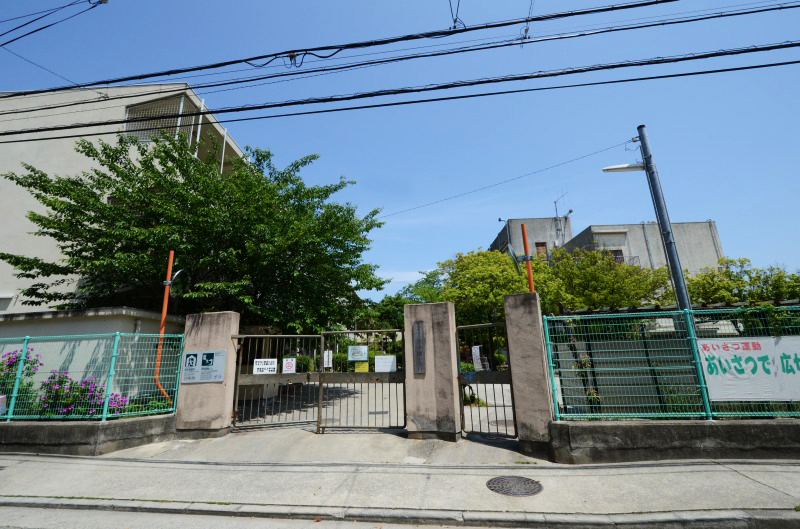 小学校　西宮市立　上甲子園小学校（小学校）まで215m