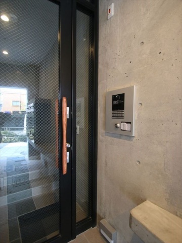 セキュリティ　安心のオートロック・防犯カメラ完備