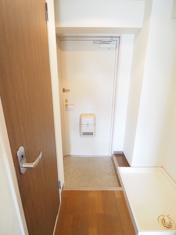 玄関　写真は過去に309号室にて撮影
