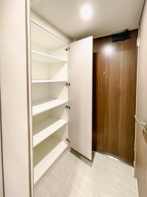 玄関　※写真は同タイプ住戸です。