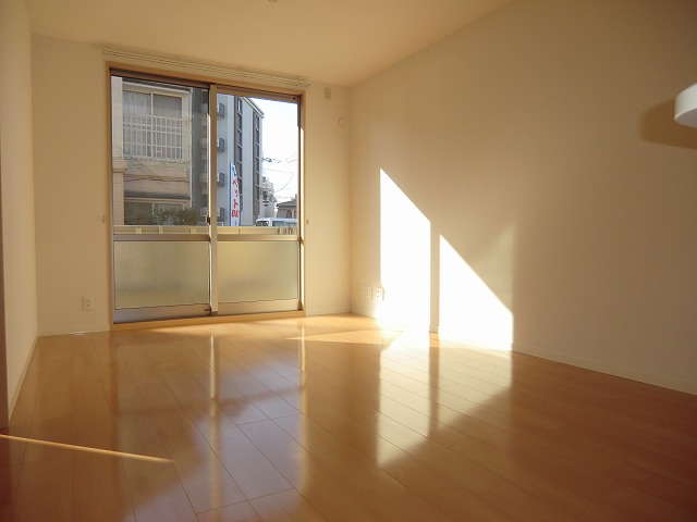 居室・リビング　リビング　別号室参考写真12帖の広々リビング