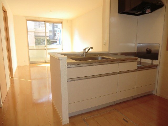 キッチン　キッチン　別号室参考写真広々キッチンでお料理もし易いです