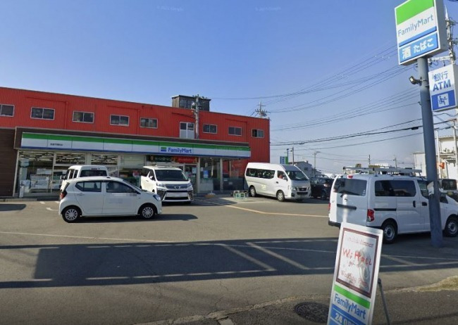 コンビニ　ファミリーマート 京屋平岡町店（コンビニ）まで372m