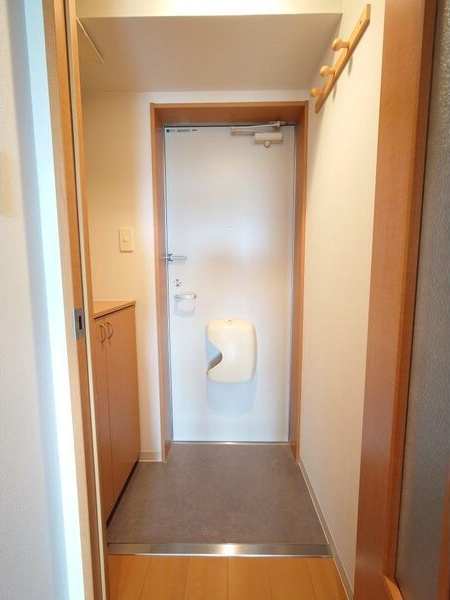 玄関　明るい玄関がお出迎えです☆