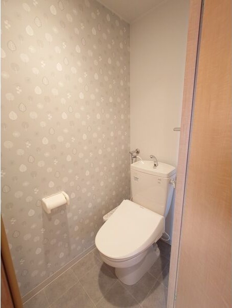 トイレ　嬉しいウォシュレット付きのトイレ！便座温かいですよ♪