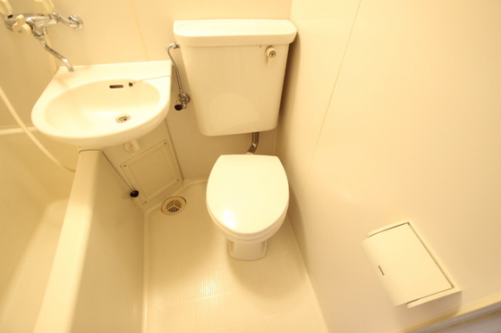 トイレ　※別号室の写真を使用しております。