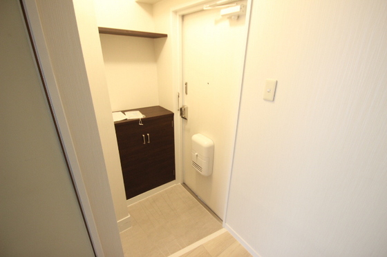 玄関　※別号室の写真を使用しております。