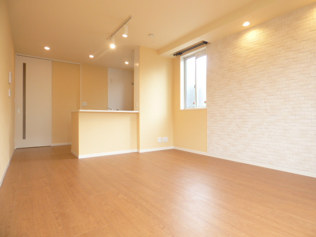 居室・リビング　アクセントウォール&ダウンライト