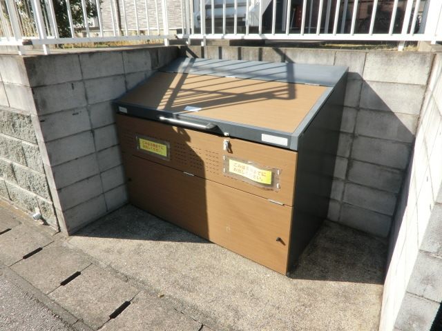その他　敷地内にゴミ捨て場があるので楽ちんですね♪