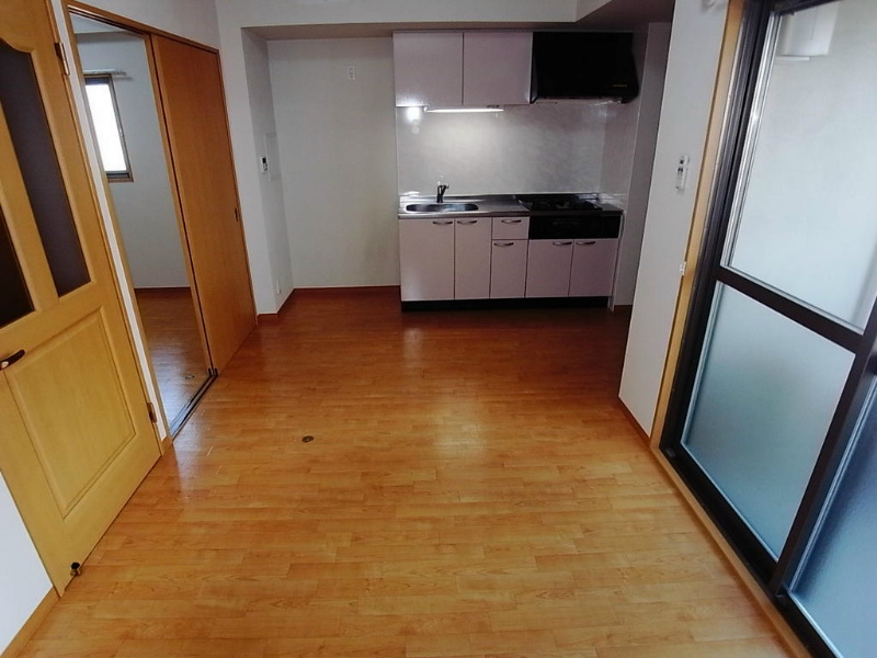 居室・リビング　ＬＤＫ9.5帖　洋室6帖とつなげても仕切っても使えます