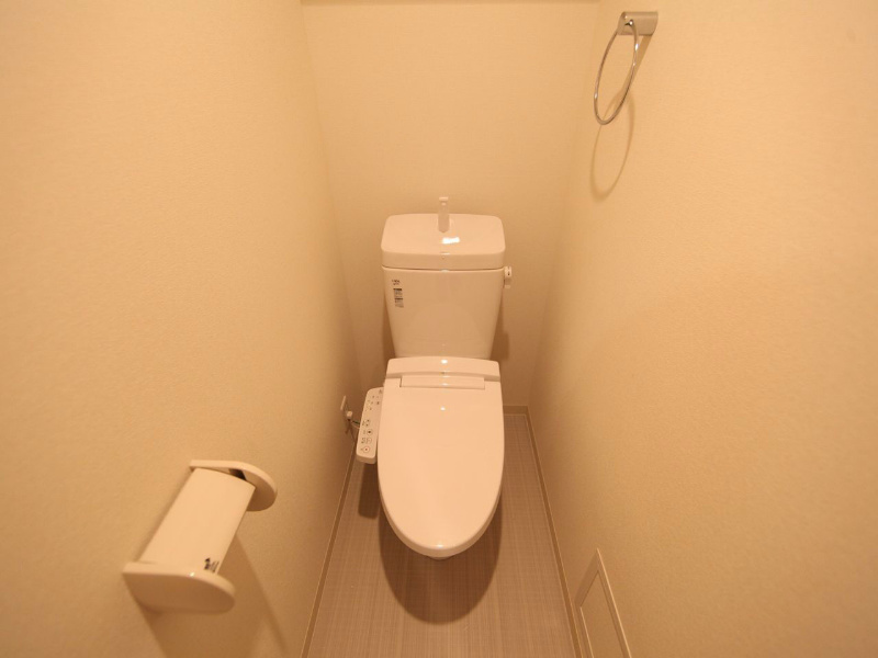 トイレ　温水洗浄暖房便座付トイレ