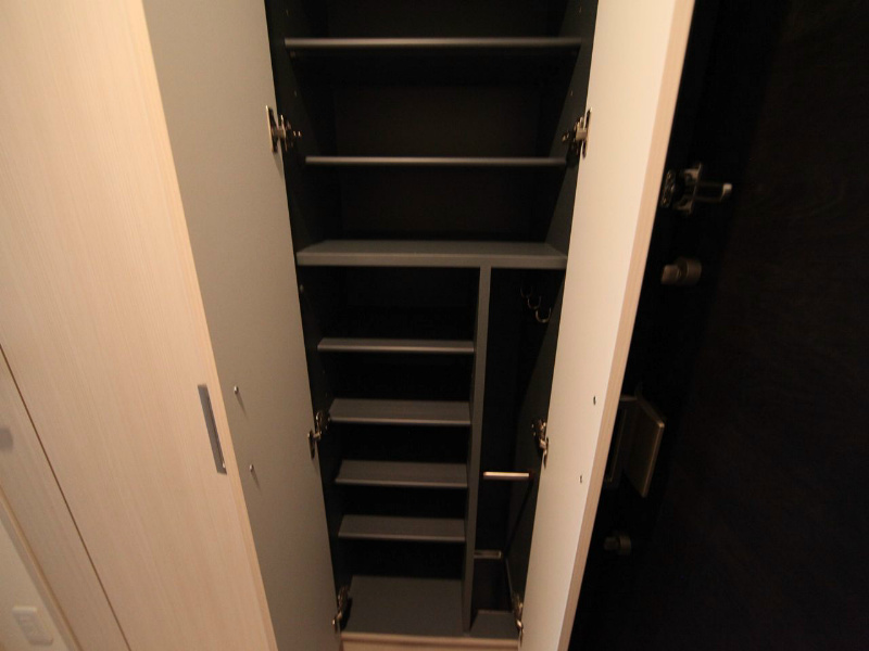 玄関　玄関　シューズボックス付（収納充実してます）