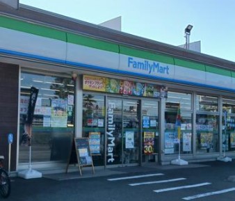 コンビニ　ファミリーマート市谷柳町店（コンビニ）まで71m