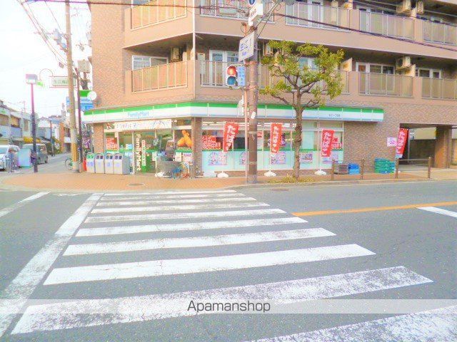 コンビニ　ファミリーマート（コンビニ）まで521m
