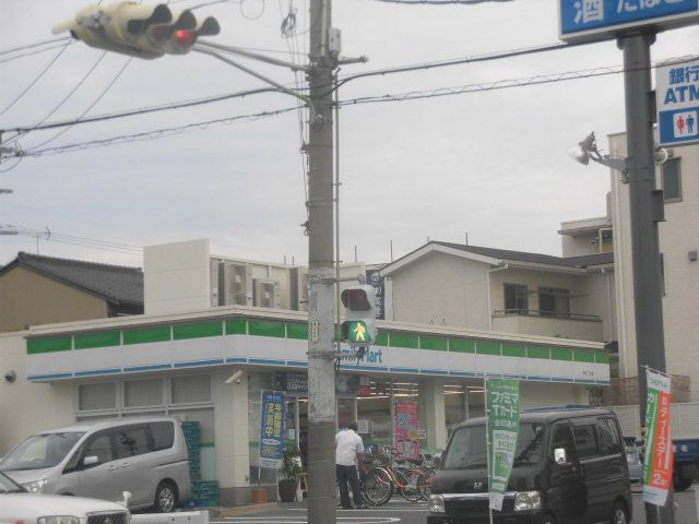コンビニ　ファミリーマート（コンビニ）まで400m