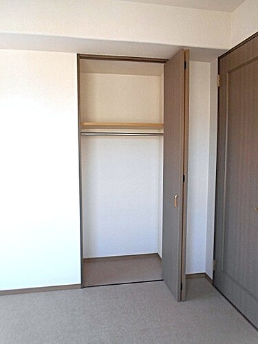 収納　洋室（約6.7畳）のクロゼット　※2019年7月撮影