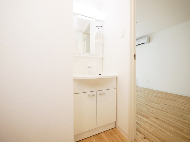 洗面設備　シャワー付き洗面化粧台☆